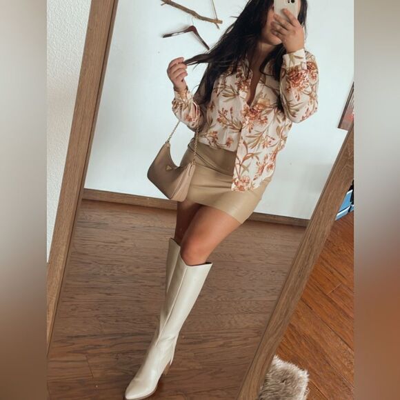 Cream floral button up - Picture 1 of 5